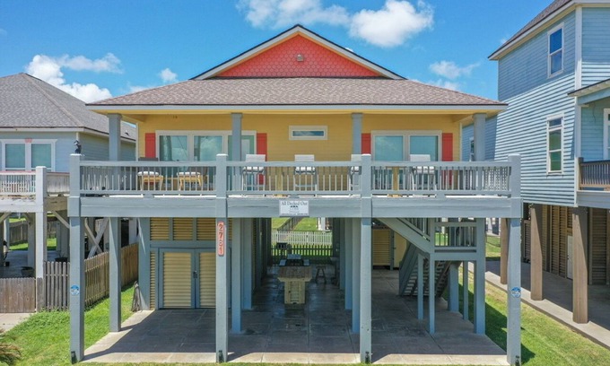 Port Bolivar Casa | ALL DECKED OUT - 2 Bedroom, 2 Bath, Sleeps 6 - Beach Front!