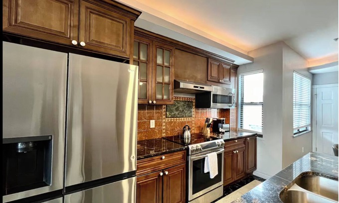 Center City Apartamento | All Decked Out! 2Bd Apt w/Patio in Center City!