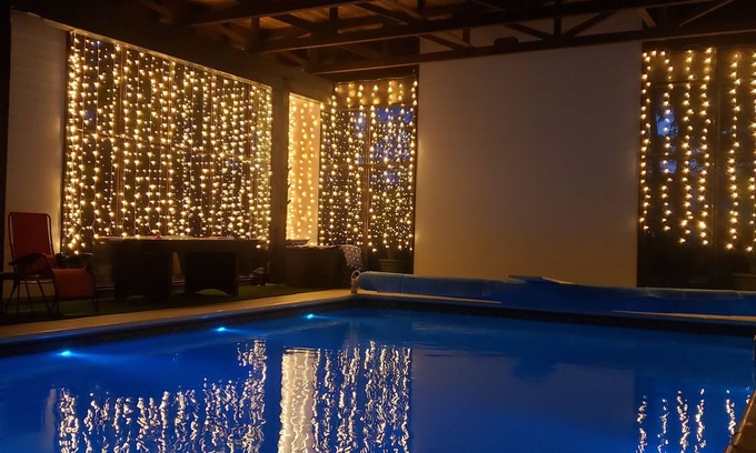 Salmon Arm Casa | All in one getaway! Indoor pool, hot tub, sauna and more! Close to lake+shopping