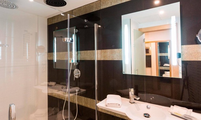 San Antonio Bay Complejo | All-Inclusive Swim Up Deluxe Family Studio at Sirenis Seaview Country Club