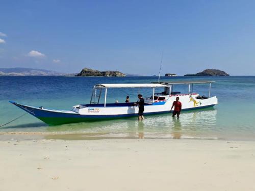 Riung Otro | All-Inclusive Paradise Experience - Boat Tour, Snorkeling & Island Camping