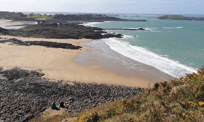 Saint-Briac-sur-Mer Apartamento | All mod cons apartment with sea view and pools. Vast Longchamp beach 5 min walk