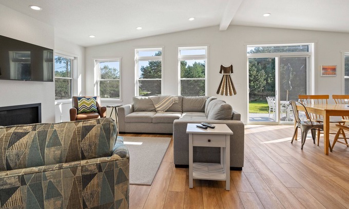 Jacksonport Casa | New 2024! - 1+ Acre, 5 Min Walk to Jport Beach, July 7-13 Still Available!