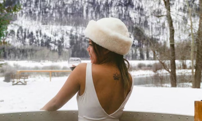 East Kootenay Cabaña | Tranquil secluded lakefront cottage w/Mtn. views