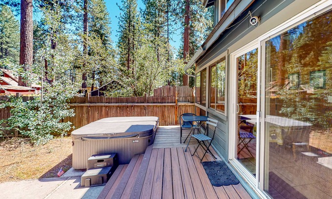 Kings Beach Casa | All-Season Getaway | Hot Tub & Backyard | Walk 2 Blocks to Lake & Restaurants