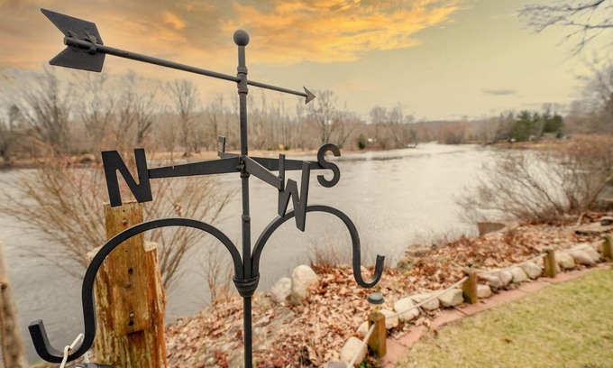 Paris Casa | All Season Relaxing River Retreat - Tubing, Fishing, Hunting, Snow Mobile, ORV