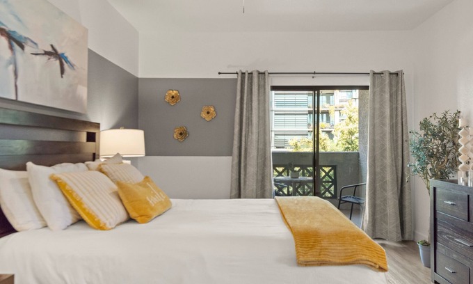Kierland Apartamento | Spacious Top Floor View: Golf, Shop, Dine》Walkable