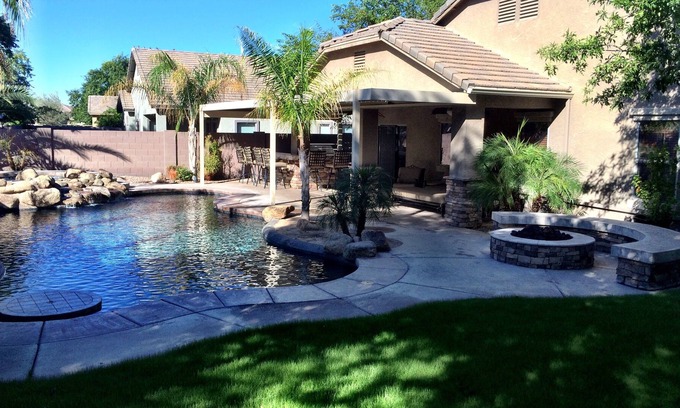 Power Ranch Casa | Todas las campanas y silbatos: piscina, jacuzzi, Gas Firepit, barbacoa, mesa de billar, ping-pong