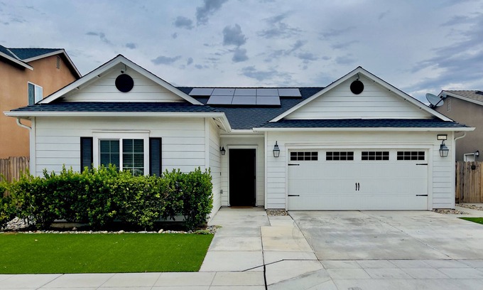 Raisin Casa | All The Comforts Of Home - Safe & Quiet Neighborhood - 2 Car Garage