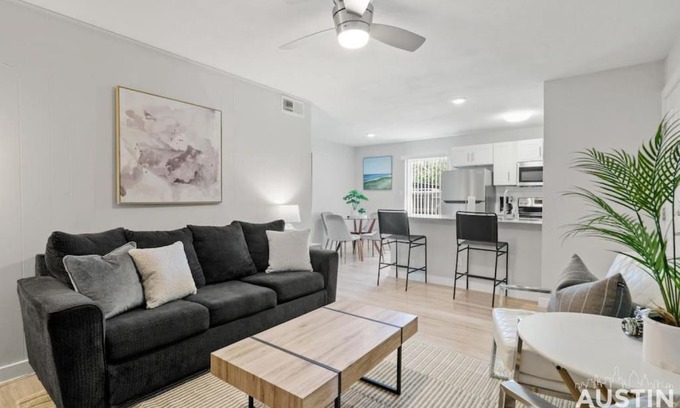 Hyde Park Apartamento | All the Essentials For You and Your Pet in Hyde Park