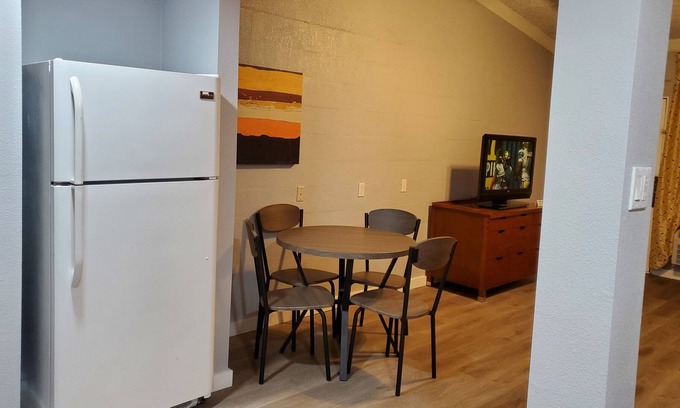 Bay City Casa | All Utilities Paid Short Term Rental