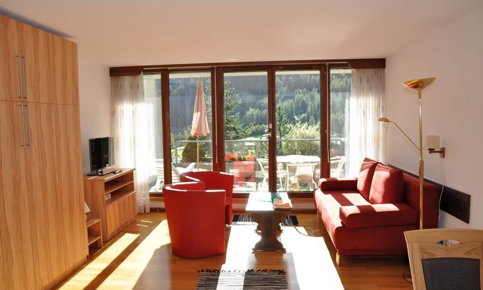 Engadin Scoul Apartamento | 4 comentarios de "e-domizil": 4. 40 de un máximo de 5. 0 puntos