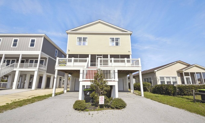 Atlantic Beach Casa | Allen House - 2nd Row Home in Atlantic Beach - 6 Bedrooms w/Private Bathrooms. *Unobstructed Ocean Views*