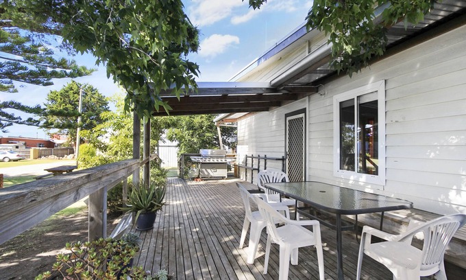 Lakes Entrance Casa | Allen's On Esplanade