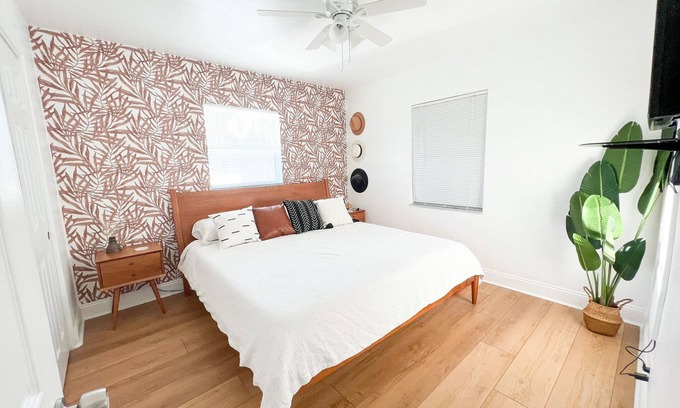 St. Petersburg - Clearwater Casa | Allendale Abode - 2 miles from Downtown St. Pete! & Family-friendly