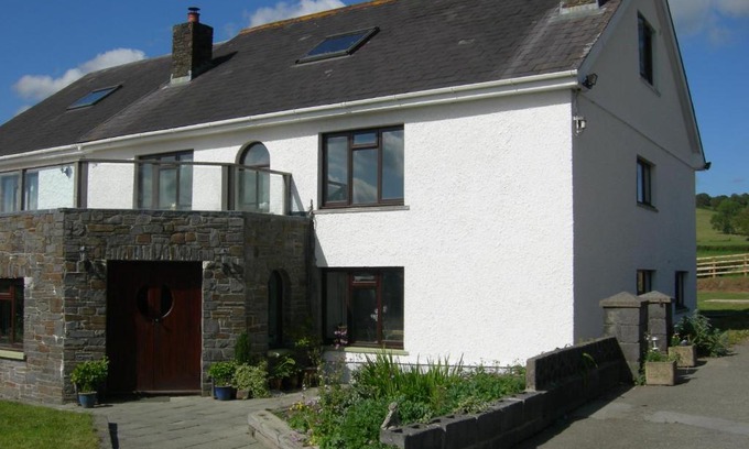 Pont-ar-gothi Casa | Alltyfyrddin Farm Guest House at The Merlin's Hill Centre
