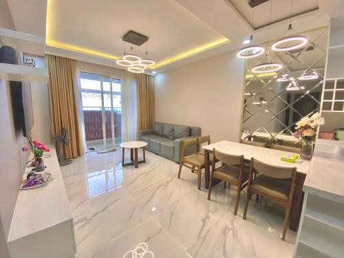 District 7 Apartamento | Alm's 2 BedRoom Apartment at Sunrise City District 7