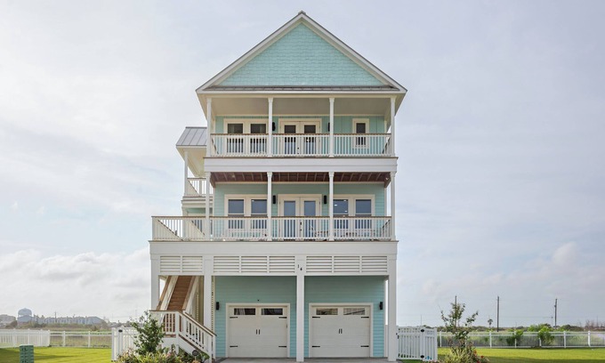 Galveston Cama Y Desayuno | Alma de Mar Chic Beach House + Direct Beach Access