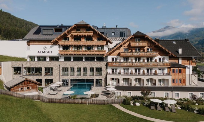 Sankt Margarethen im Lungau Hotel | ALMGUT - Mountain Wellness Hotel