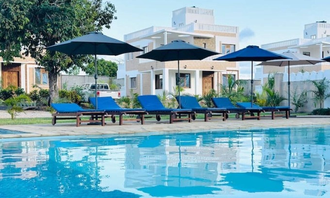 Galu Villa | Almond Ridge - Villa Mfalme (Deluxe)