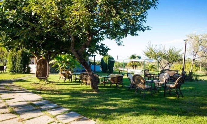 Ortona Casa | Almond tree. Rustic 7/9 p. country house with pool and garden