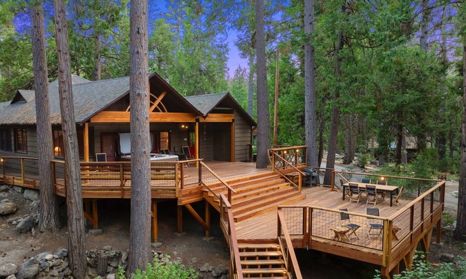 Idyllwild Casa | Almost Heaven! A charming cabin on the creek walk to town with spa