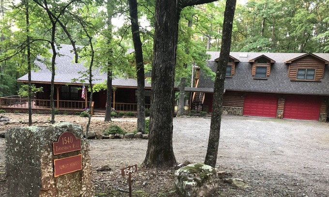 Drasco Chalet De Esquí | ¡Casi el cielo es una verdadera cabaña de troncos "Honest Abe" en Tannenbaum Resort!