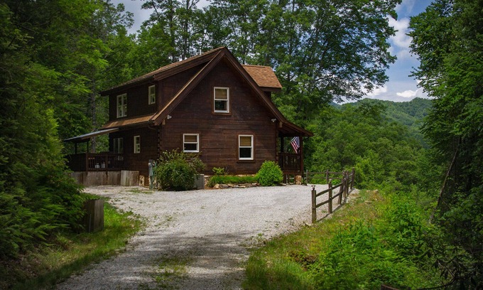 Bryson City Cabina | Almost Heaven log cabin mountain escape