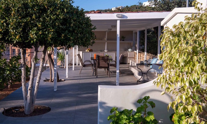 Almyros Casa | Almyros Residence by the sea 6bd with garden & BBQ