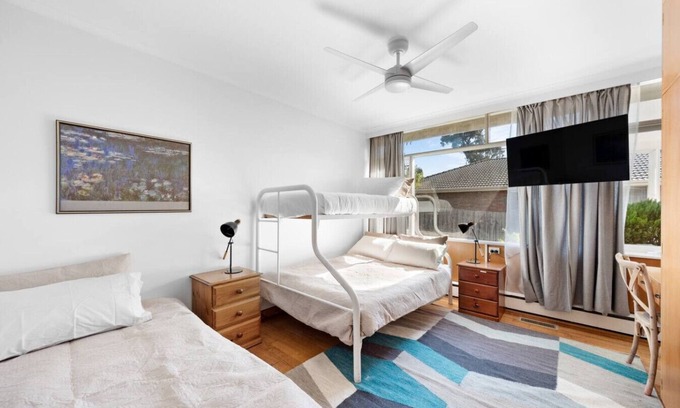 Highett Apartamento | Private quad guest suite w/ free parking