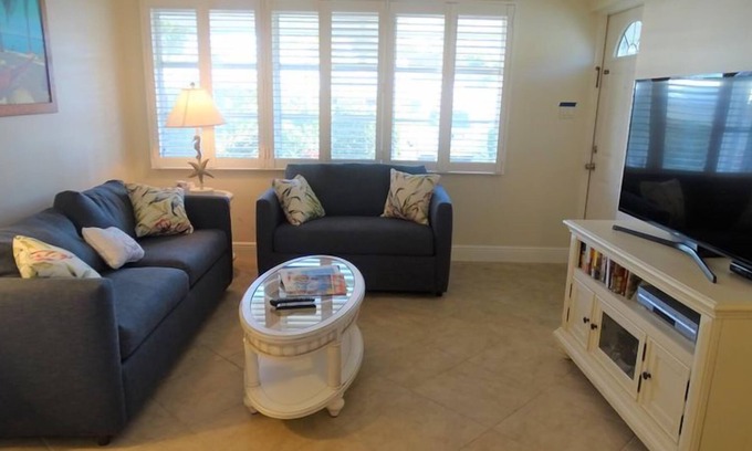Aloha Kai Casa | Aloha Kai - Unit 3-close to the pool!