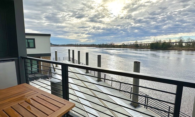 Wilmington Historic District Apartamento | Aloha at The Cove - End of Dock
