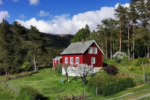 Fitjar Casa | Alone In The Woods With Your Own River Nearby
