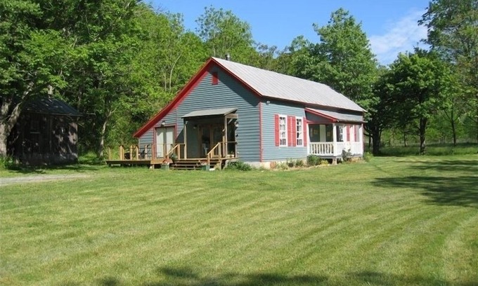 Lexington Casa | Alone Mill Schoolhouse - Outdoor Lover's Paradise