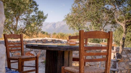Omales Casa | Aloni Wood & Stone