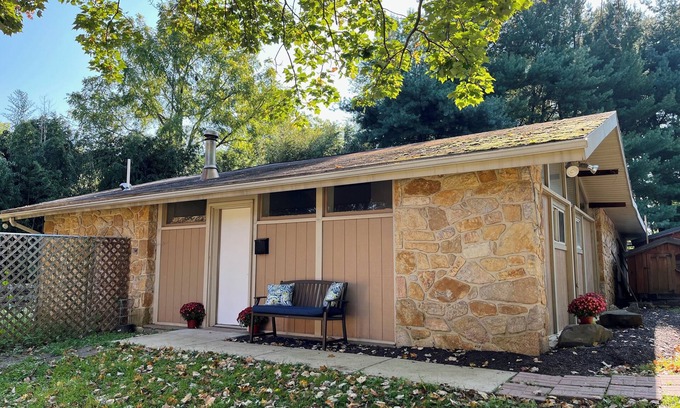 Phoenixville Cabaña | Alpaca Cottage