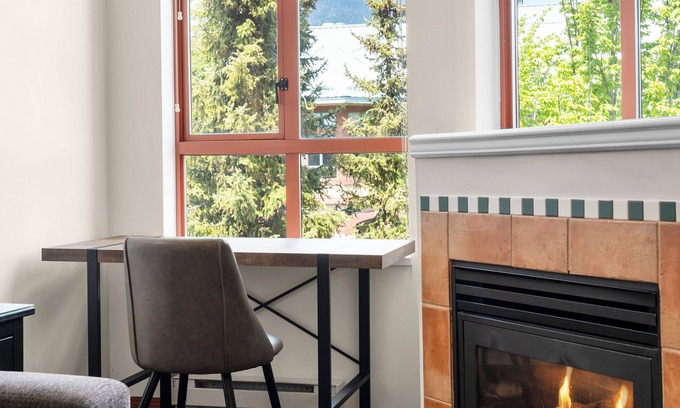 Village North Condominio | Alpenglow Lodge Family & Work Retreat by MVA