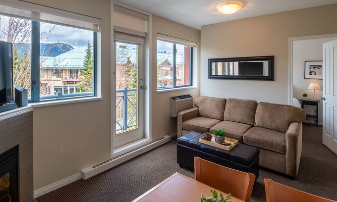 Village North Condominio | Alpenglow Lodge Fika One Bedroom by MVA