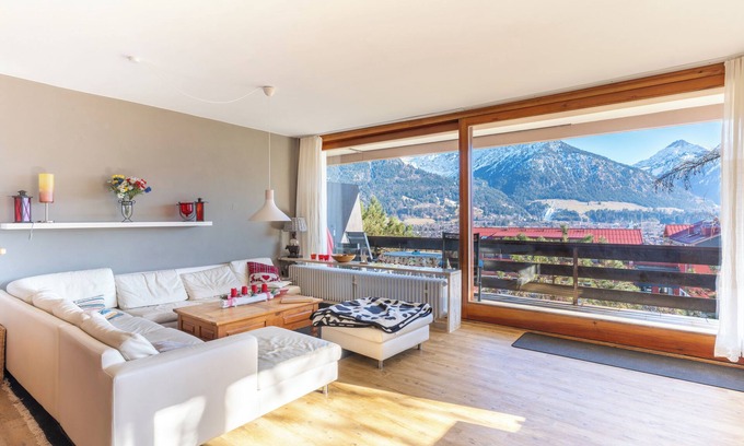 Oberstdorf Apartamento | Alpenjuwel Oberstdorf – Mountain Views, Balcony & Sauna, Lift Pass, Dog Friendly