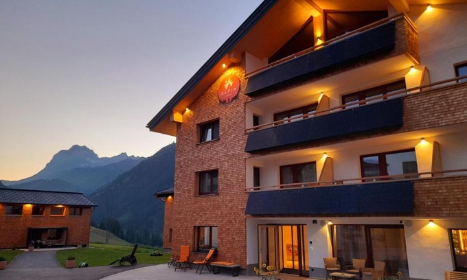 Warth Hotel | Alpin - Studios & Suites