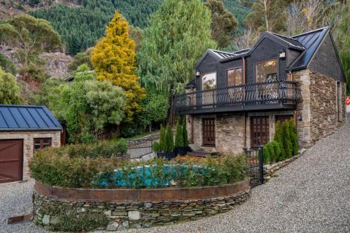 Sunshine Bay Casa | Alpine Cottage