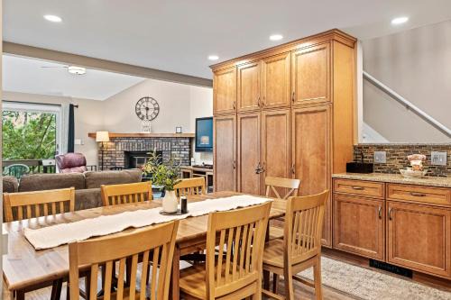 Village at Camelback Casa | Alpine Escape by AvantStay On Camelback Mountain Near WaterparkAttractions