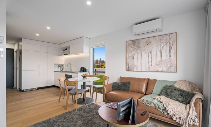Albert Town Casa | Alpine Grandview Luxury Townhouse