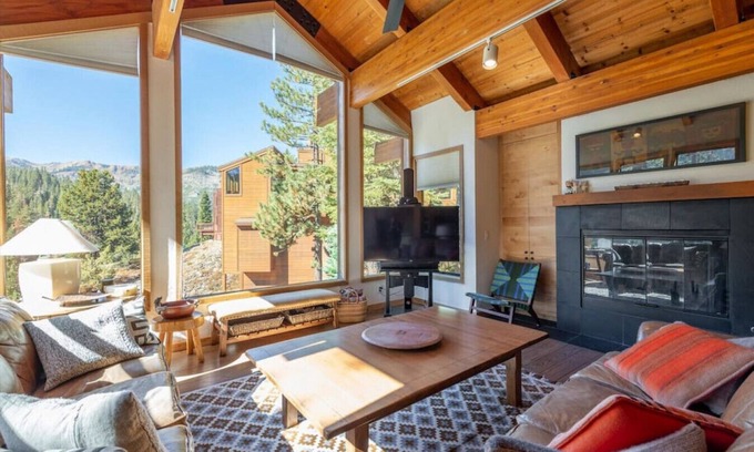 Alpine Meadows Casa | Alpine Meadows Beauty with 6 BR / 6 BA