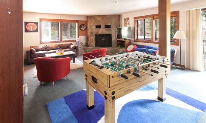 Alpine Meadows Casa | ¡Nuevo! ¡Gran casa familiar en Alpine Meadows con bañera de hidromasaje y sala de juegos!