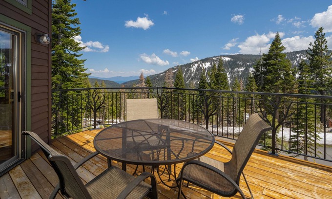 Twin Peaks Casa | Gorgeous 4br Home con impresionantes vistas Bañera de hidromasaje y. Cerca Presidente Sherwood en Alpine Meadows!