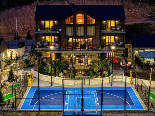 Gatlinburg - Pigeon Forge Casa | Alpine Splash - Luxury - Private indoor pool, theatergaming, large yard, Pond, Basketball court!