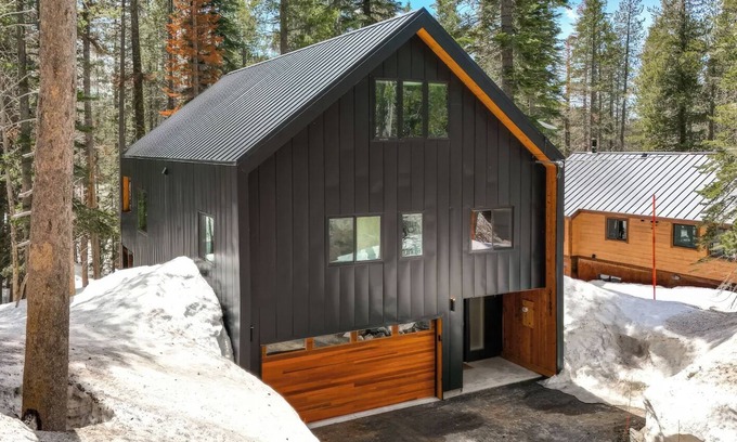 Soda Springs Casa | Alpine Work + Play / Donner Summit EV Hot Tub