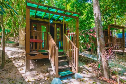 Acu da Torre Chalet De Esquí | Alquimia Zen IGLUs de eucalipto na Reserva Aruá