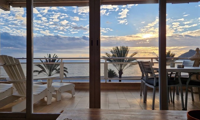 El Albir Apartamento | Altea frente al mar. Gran terraza con vistas al mar, WIFI y parking gratis